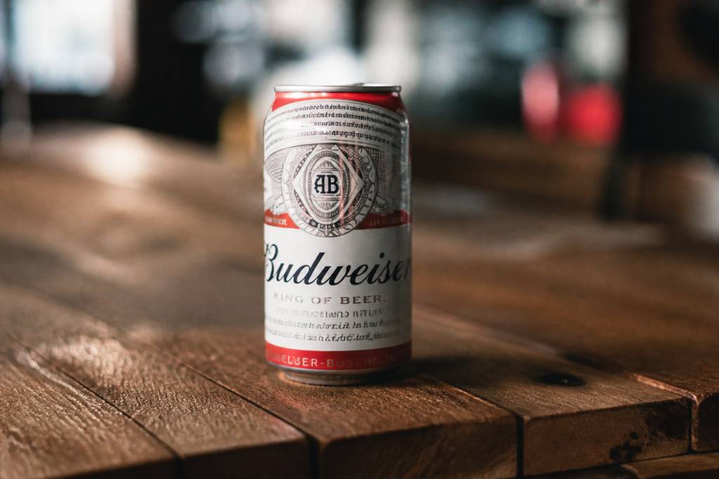 Calories in can of budweiser: what to know